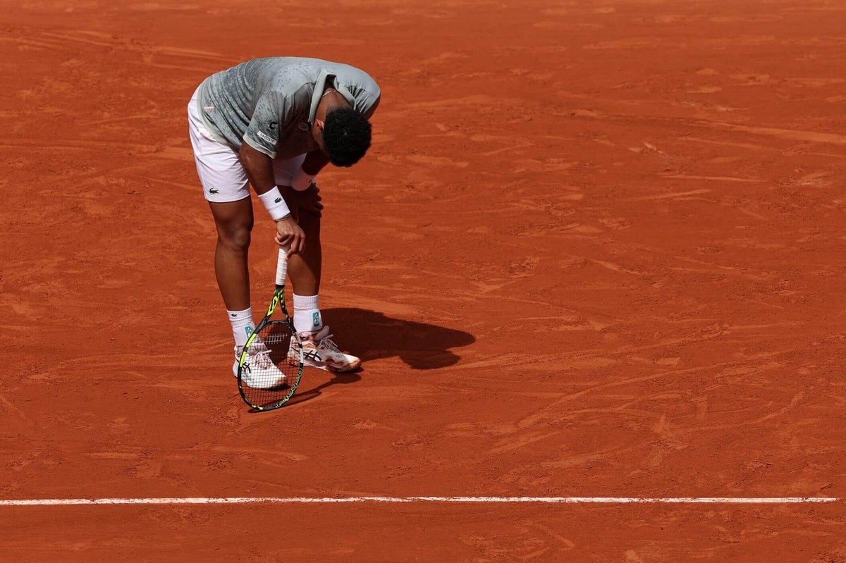 Артур Фільс знявся з Відкритого чемпіонату Франції через стресовий перелом спини після подвигу на Сюзанн-Ленглен
