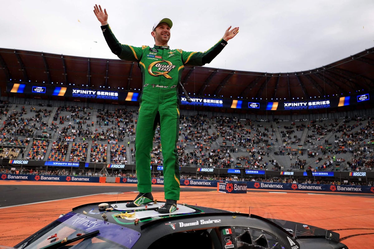 Даніель Суарес перемагає в NASCAR Xfinity Series на очах у вболівальників у Мехіко