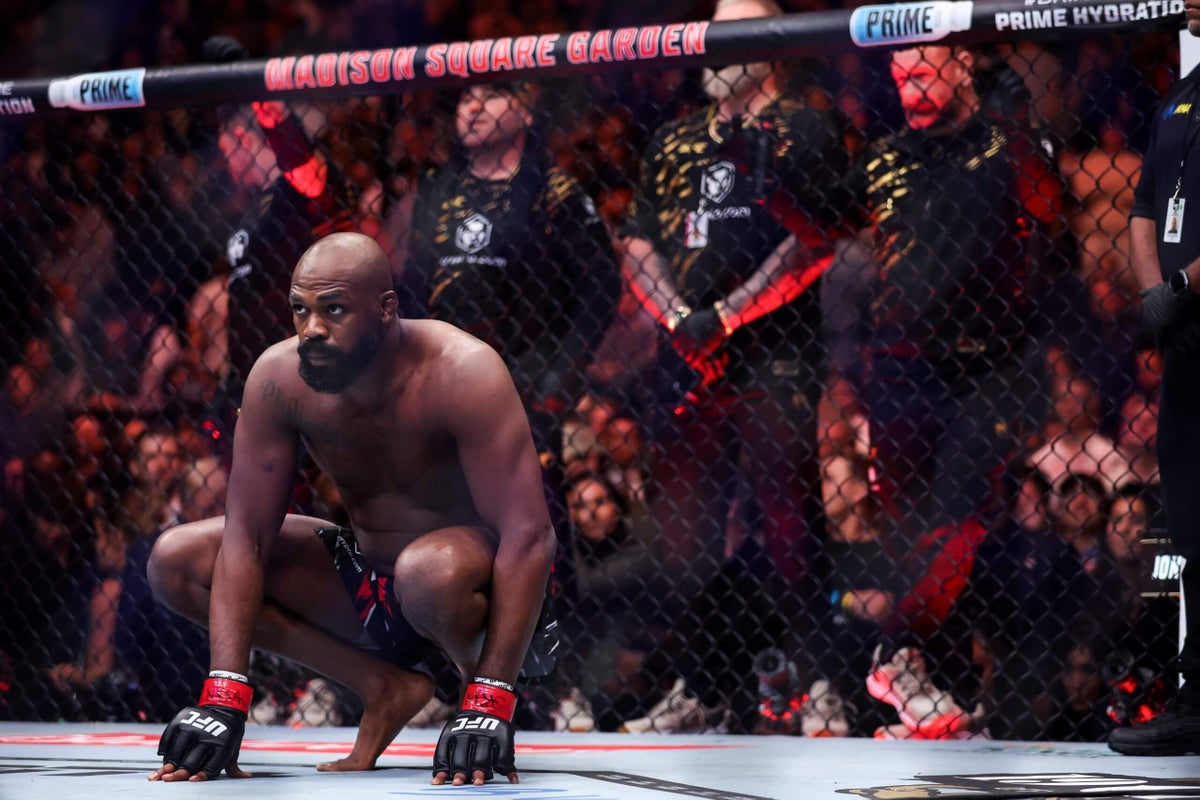 Джон Джонс оголосив про відставку з UFC; Том Аспінал став беззаперечним чемпіоном у важкій вазі