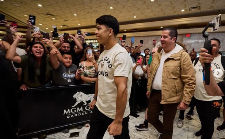 Jaime Munguia grand arrival