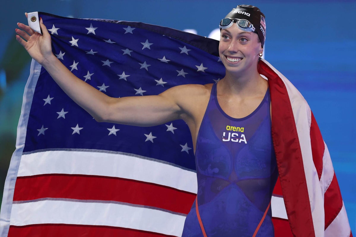 Гретчен Уолш здобуває перше золото для США на чемпіонаті світу з плавання; Літо Макінтош отримує ще одну медаль