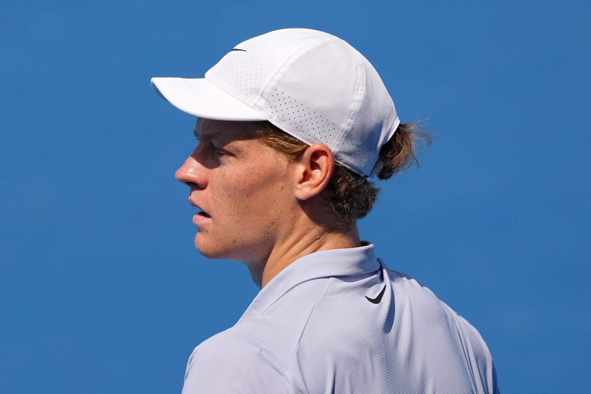 Карлос Алкараз здобуває перемогу на Cincinnati Open через відмову Янніка Сіннера через хворобу після 5 геймів