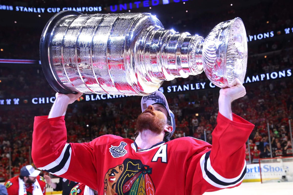 Столітні святкування Blackhawks включатимуть Кубок Стенлі та фігурки статуеток