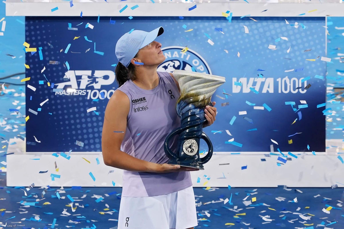 Іга Світек тріумфує на Cincinnati Open, попереджаючи конкуренток перед U.S. Open