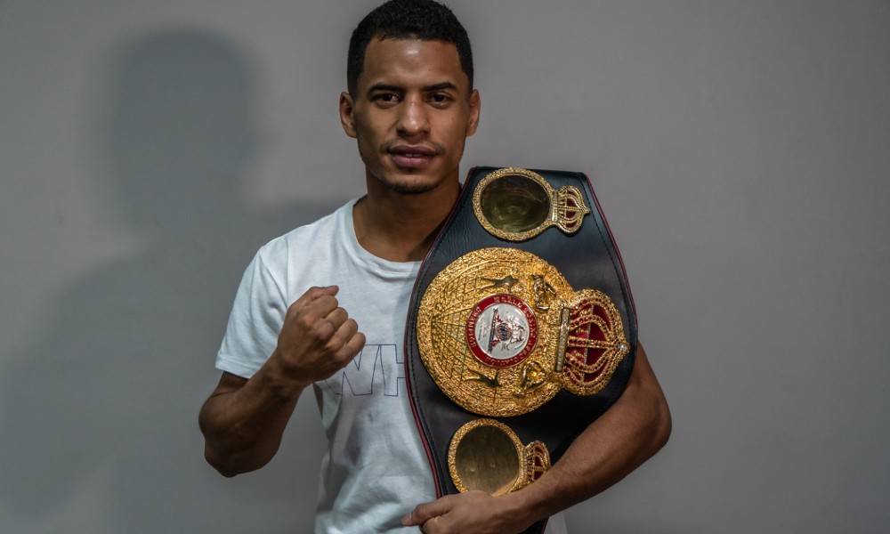 Карлос Канисалес відновив свій титул WBC