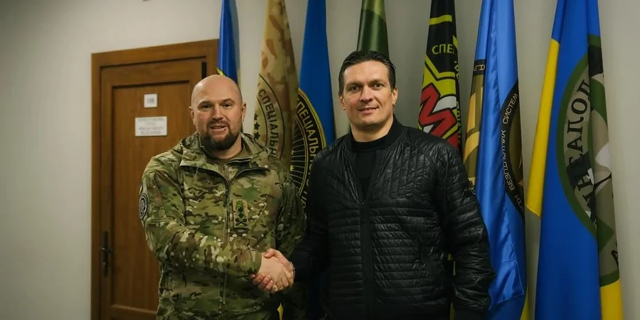 Усик зустрівся з військовослужбовцями (Фото: ЦСП Омега/Instagram)