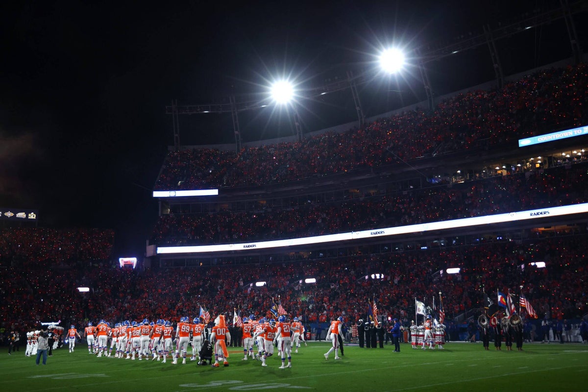 NFL та "Бронкос" вшановують пам'ять Маршона Кніланда, команда TNF реагує на трагедію