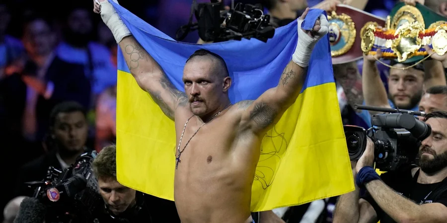 Олександр Усик — непереможний український боксер (Фото: AP/Hassan Ammar)