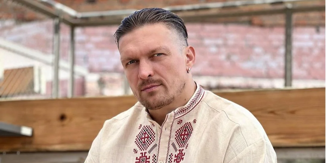 Усик вітатиме свого менеджера з днем народження старими фотографіями