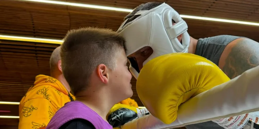 Усик із сином під час тренування