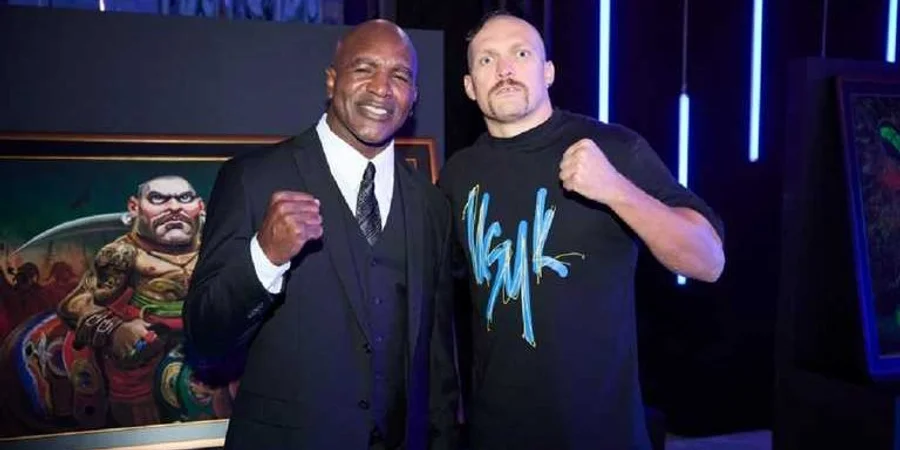 Евандер Холіфілд та Олександр Усик (Фото: Matchroom Boxing)