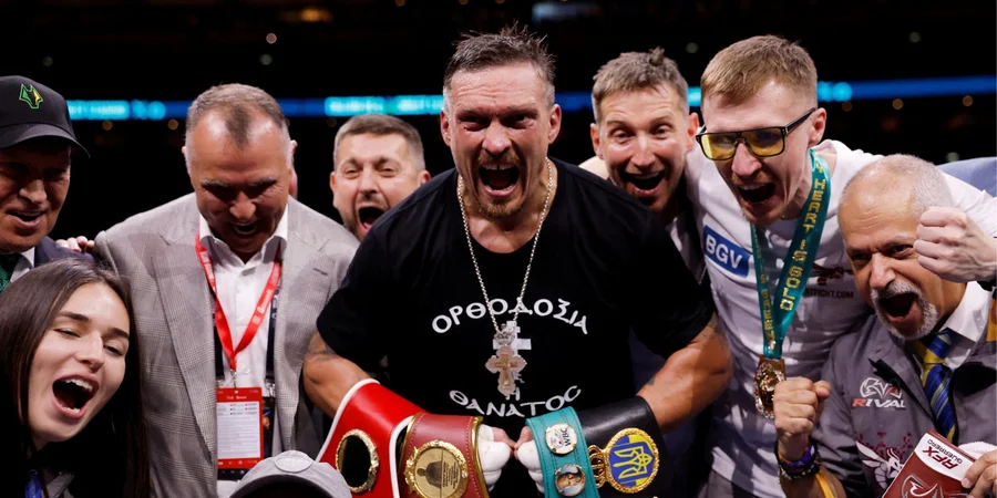 Олександр Усик двічі ставав абсолютним чемпіоном світу в суперважкій вазі (Фото: Reuters/Andrew Couldridge)