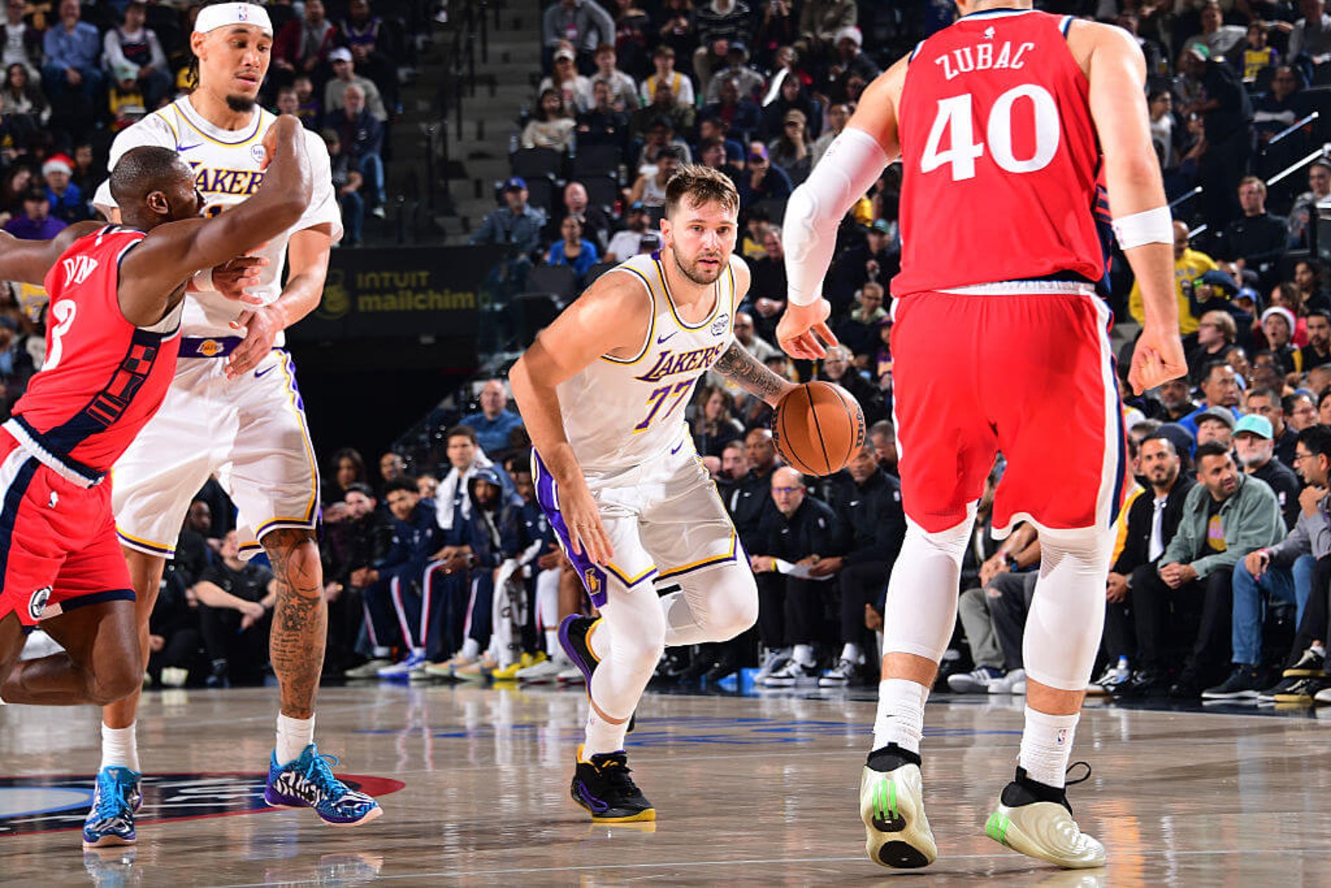 Luka Dončić drives with the ball during a Lakers-Clippers game.