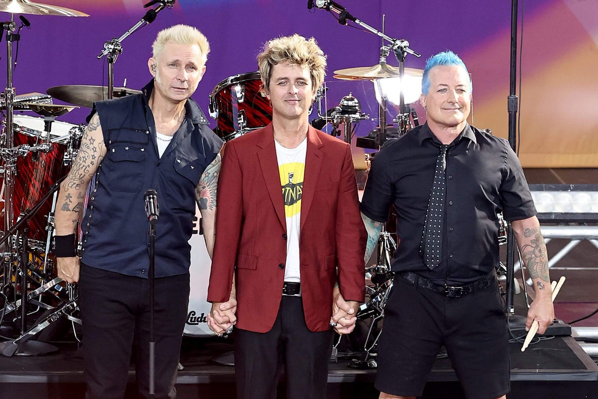 Green Day виступить на передматчевому шоу Суперкубка LX: «Це прямо в нашому дворі!»
