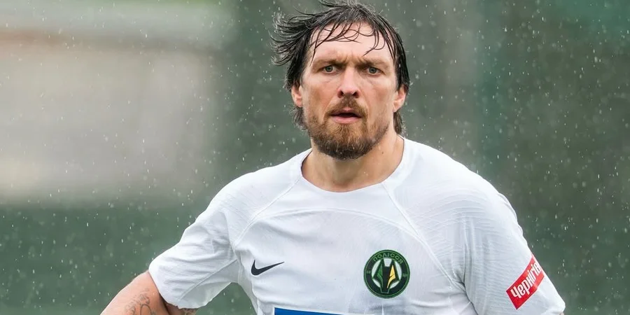 Олександр Усик увійшов у гру наприкінці матчу (Фото: Олександр Усик/Instagram)